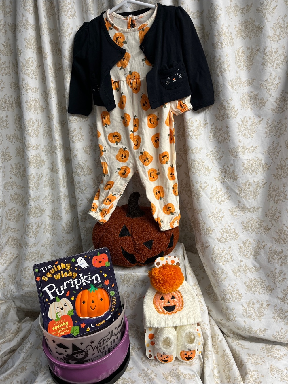 8 item Halloween 5# package